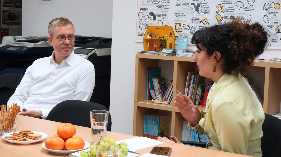 Yekmal im Gespr&auml;ch mit Stefan Evers (CDU) (4).png